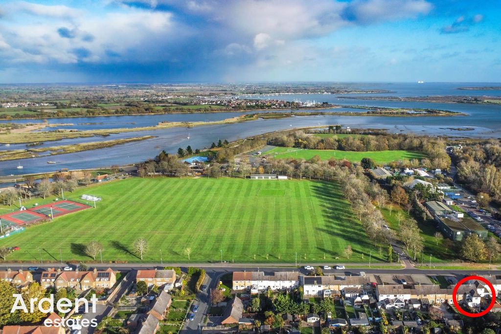 Property photo 2 of 27