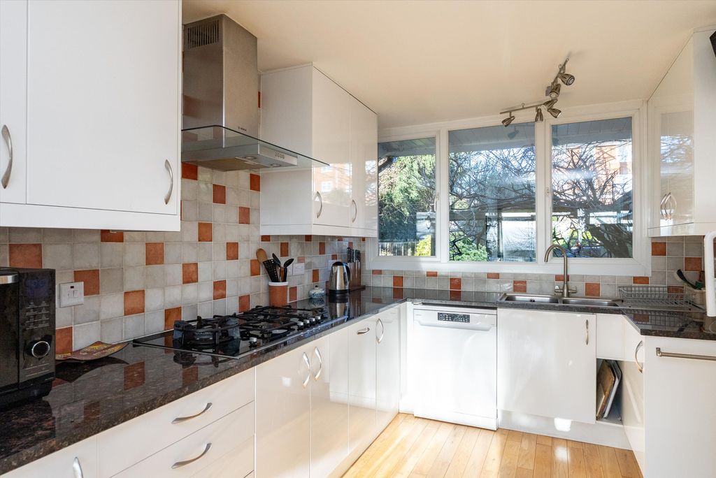 Property photo 2 of 14 Image