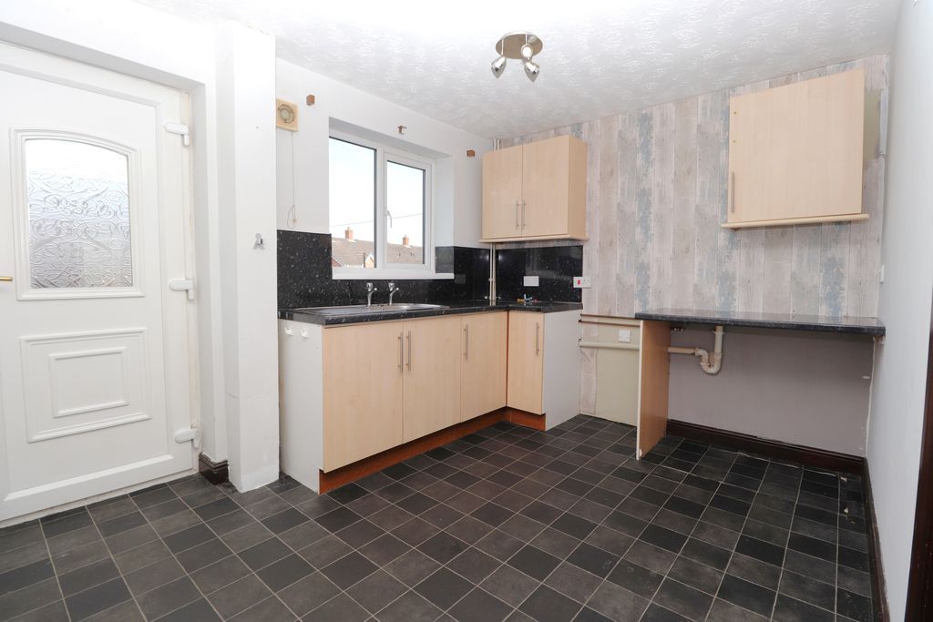 Property photo 2 of 18 Breakfast Kitchen