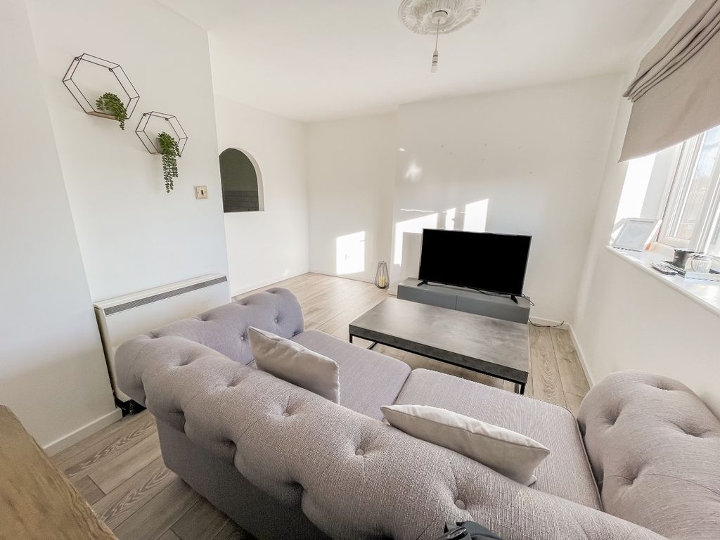 Property photo 3 of 10 Living Room