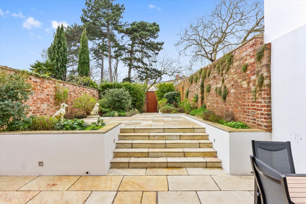 Property photo 2 of 22 Image