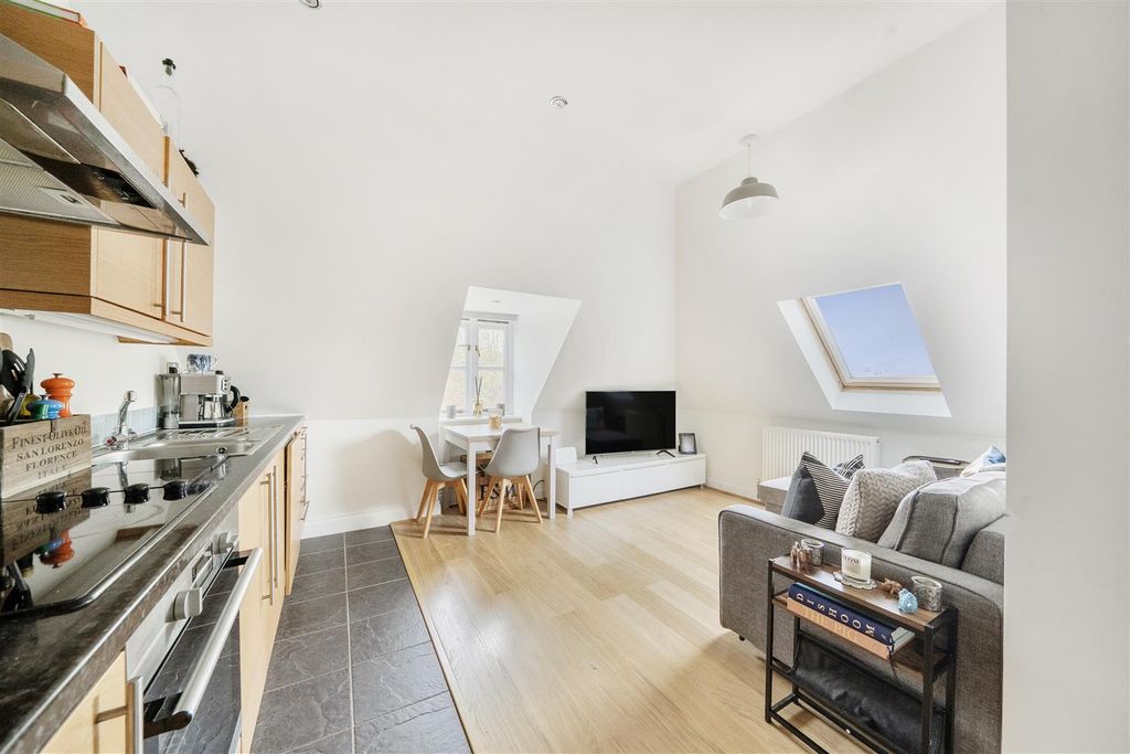 Property photo 2 of 14 1429625-1-69Df5B055F915.Jpg