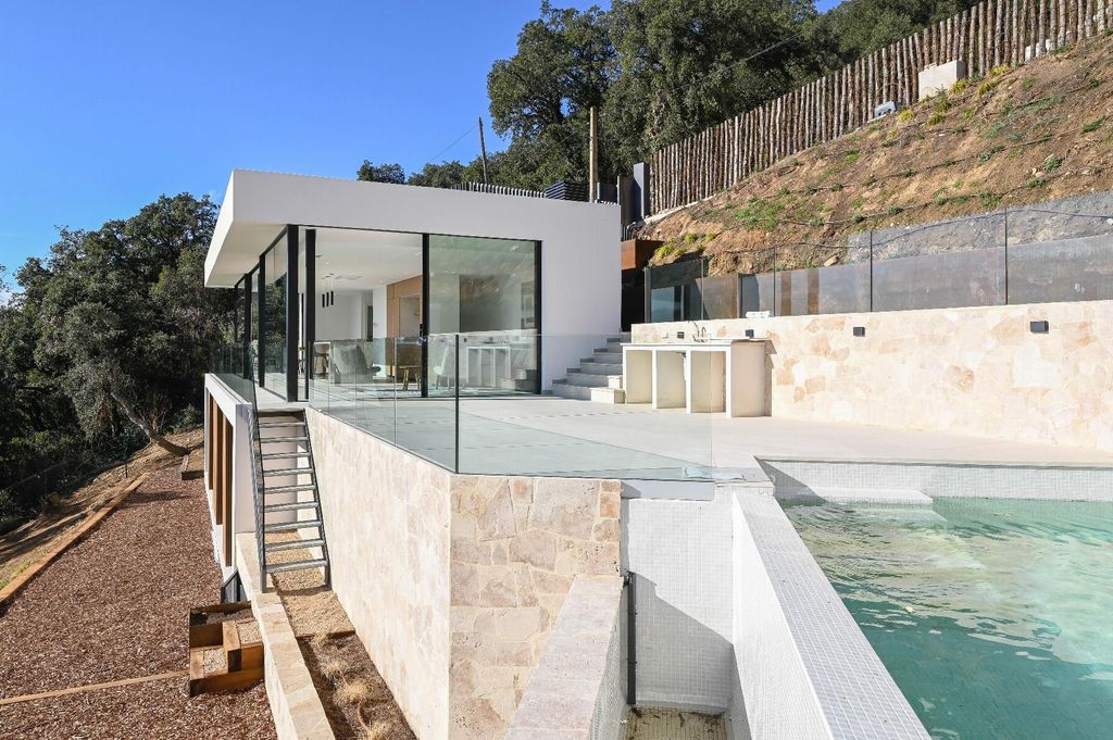 Property photo 3 of 40