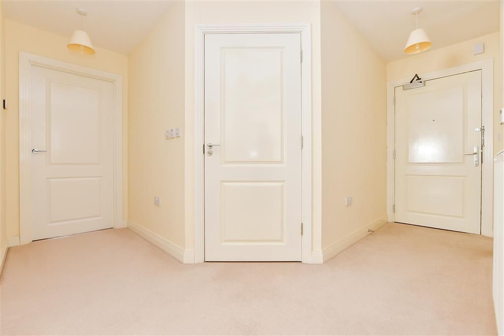 Property photo 3 of 11 Hallway