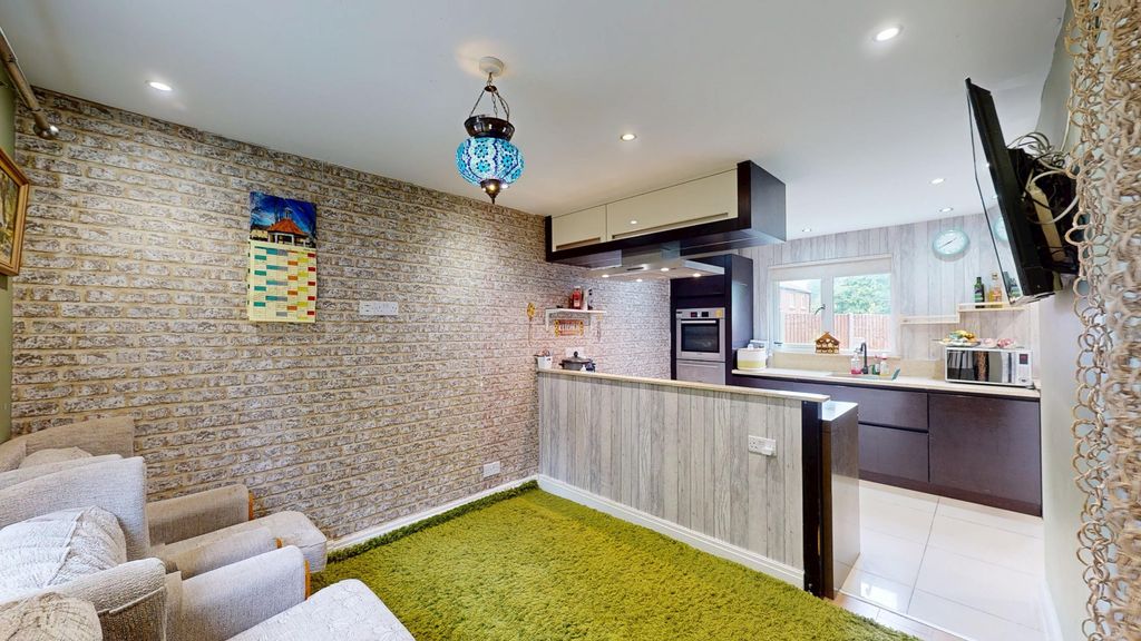 Property photo 2 of 18 5027523