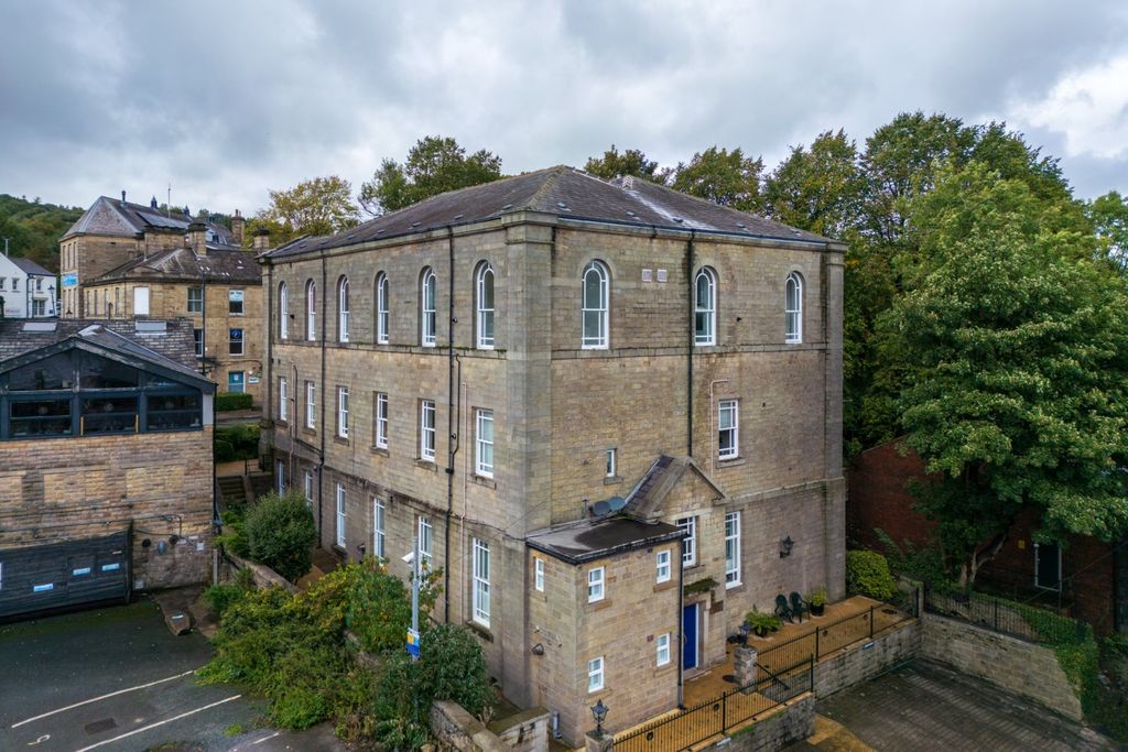 Property photo 1 of 43