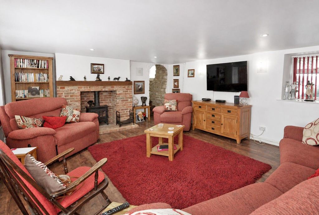 Property photo 3 of 12