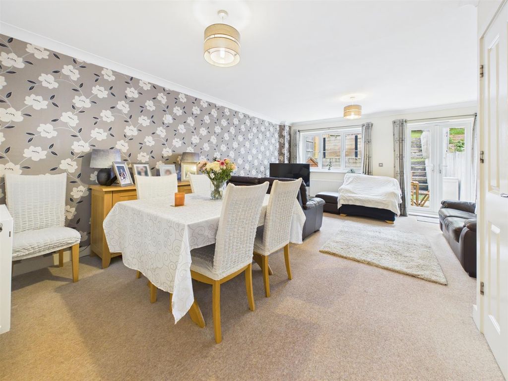 Property photo 3 of 14 Cam05510G0-Pr0195-Still005.Jpg