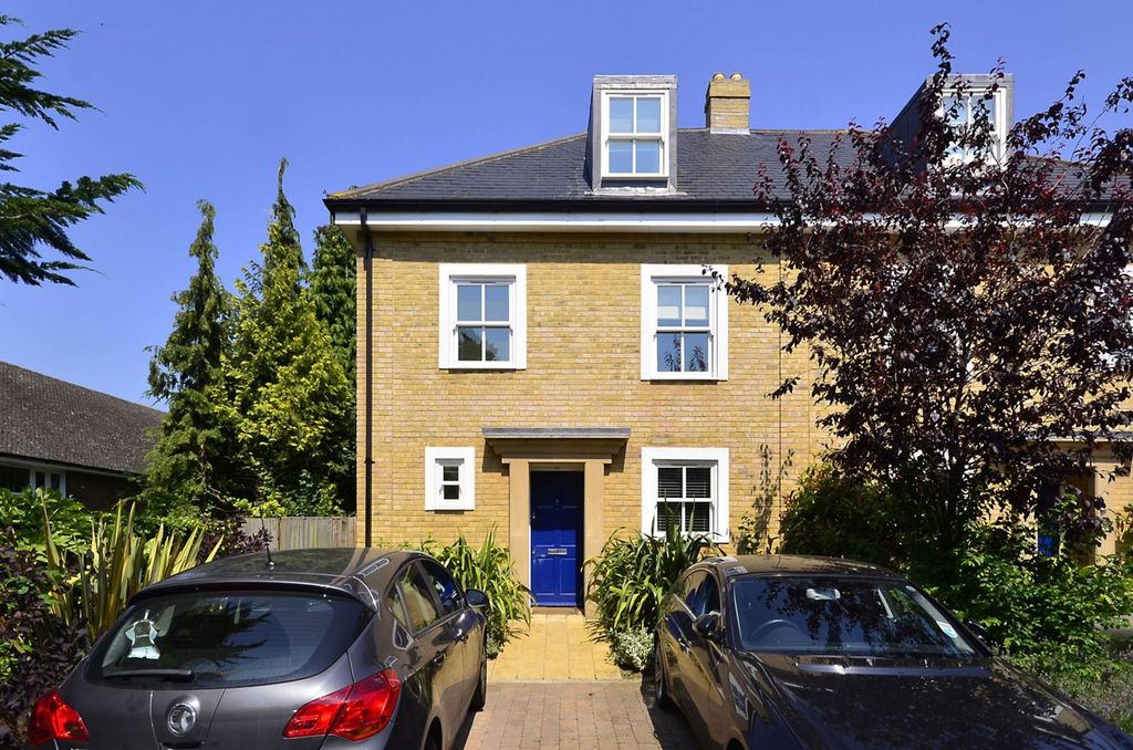 Property photo 2 of 11