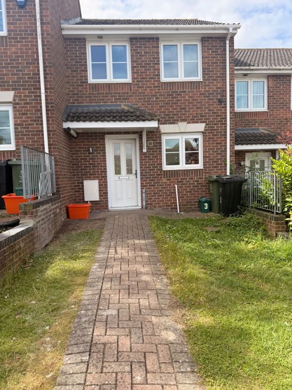 Property photo 1 of 8 2 Bedroom Mid-Terrace House With A Garage