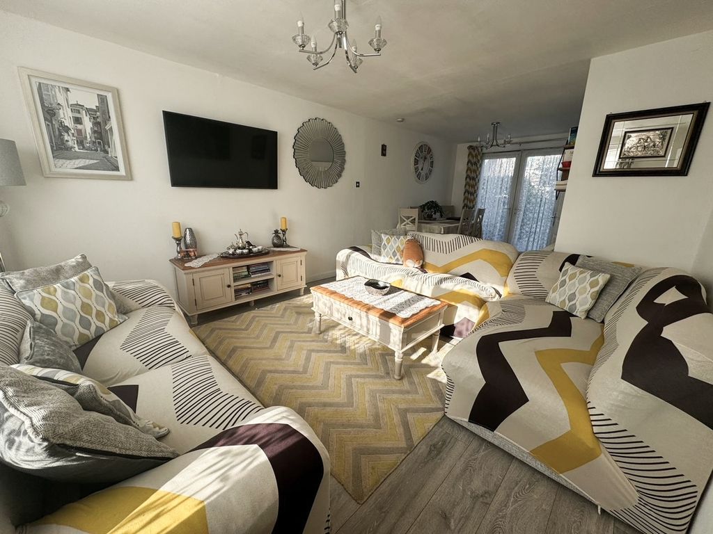 Property photo 1 of 9 Living Room