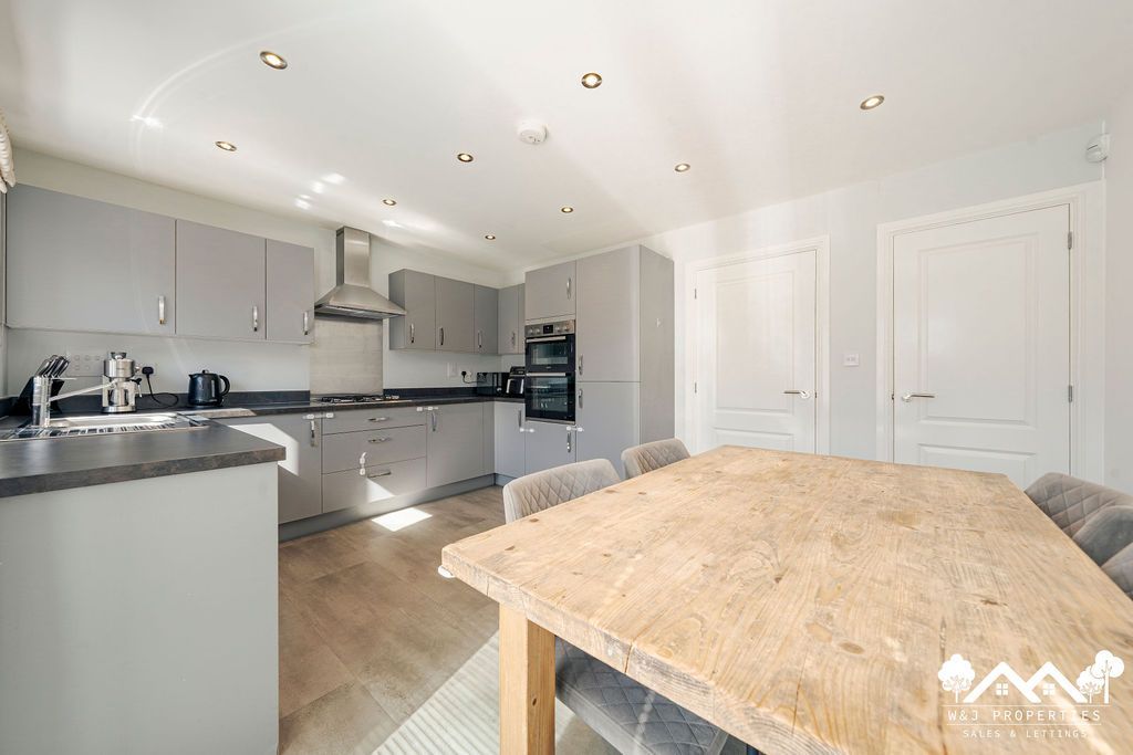 Property photo 3 of 26