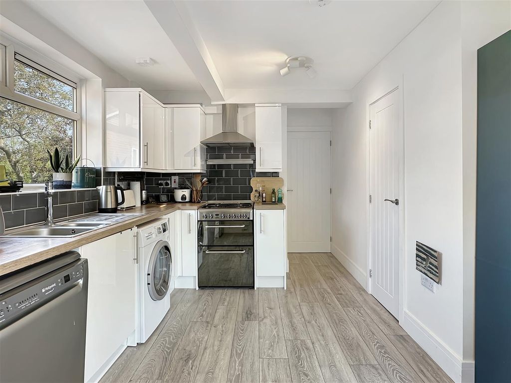 Property photo 3 of 13 Kitchen (2)