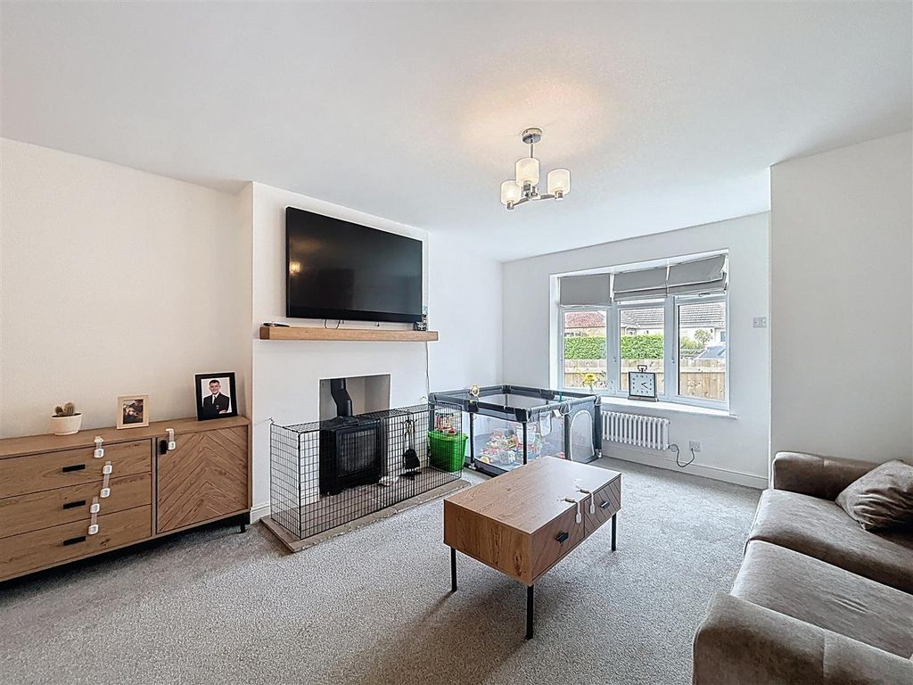 Property photo 2 of 17 Lounge