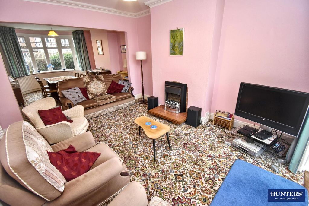 Property photo 2 of 22 Living Room