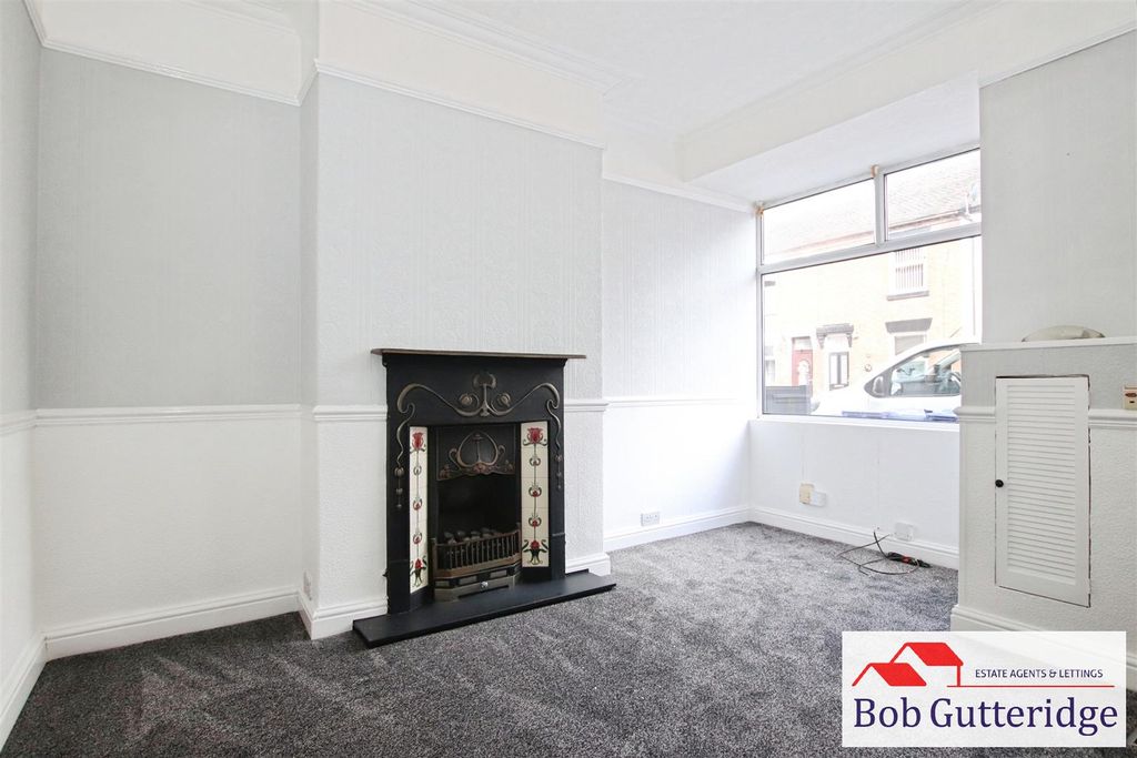 Property photo 2 of 13 Lounge