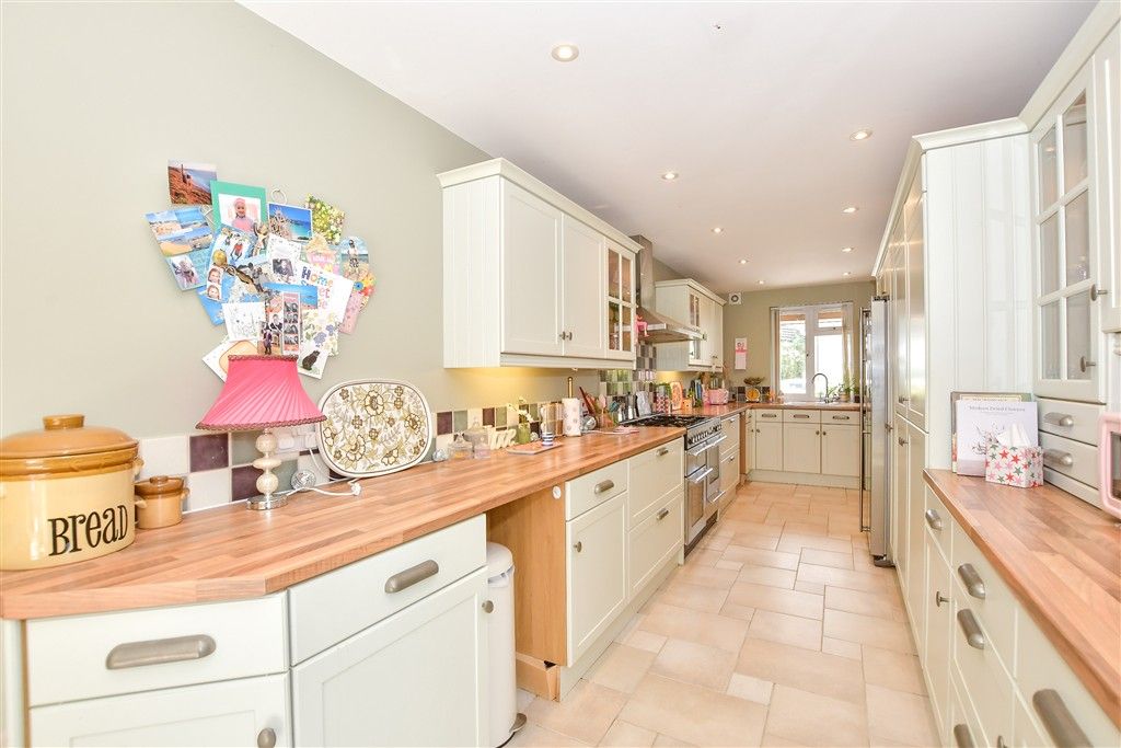 Property photo 3 of 16 Kitchen