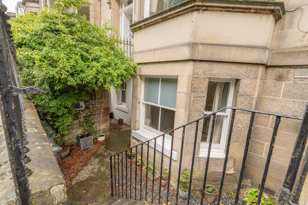 Property photo 2 of 28