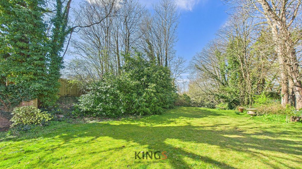 Property photo 2 of 26 Garden