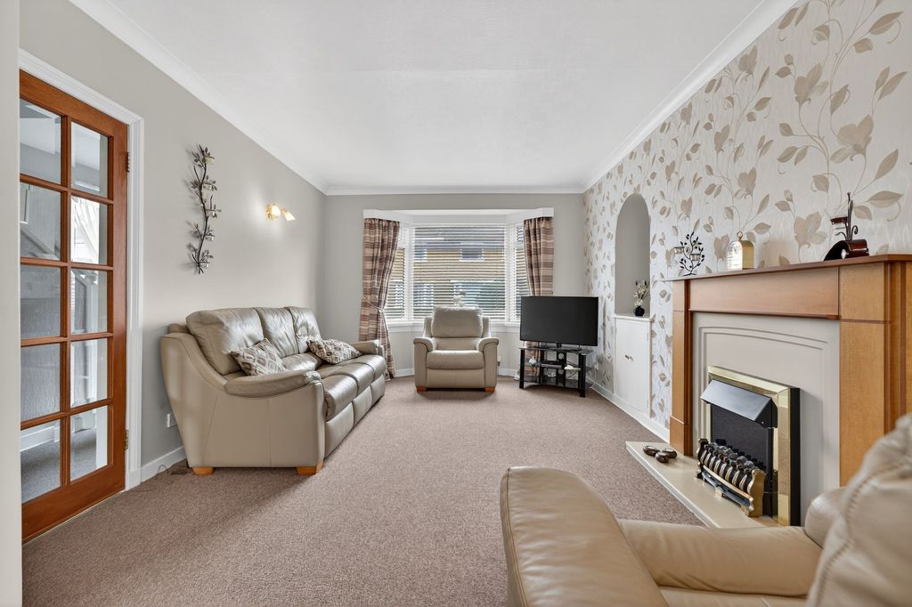 Property photo 2 of 25