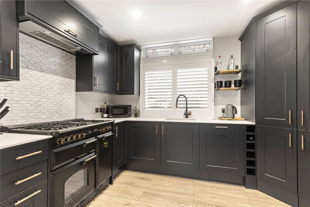 Property photo 1 of 18 Kitchen