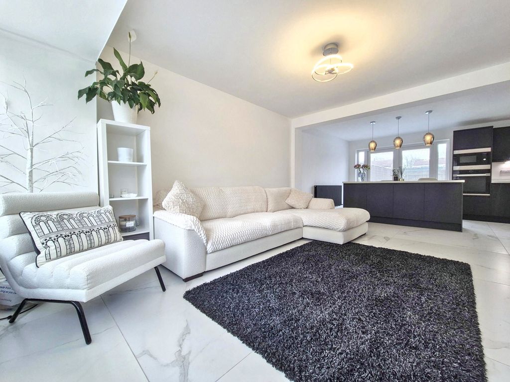 Property photo 2 of 28