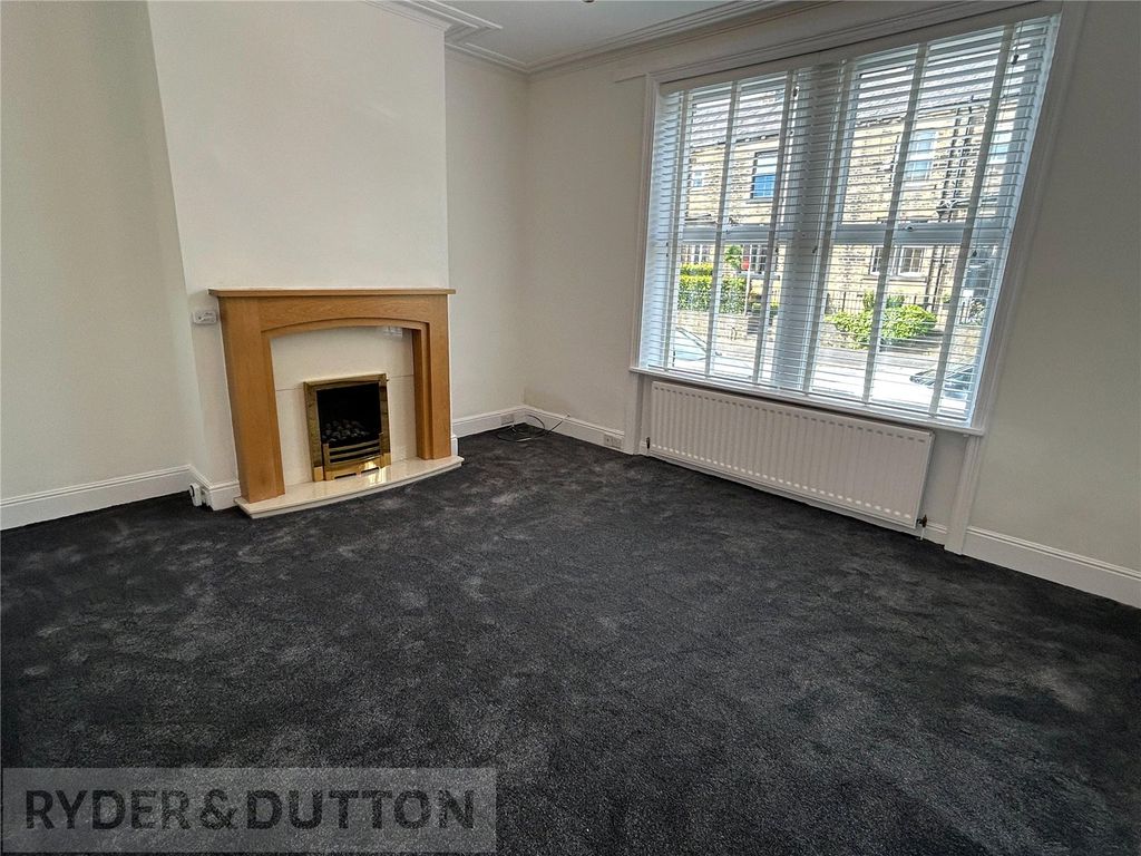 Property photo 2 of 15 Lounge