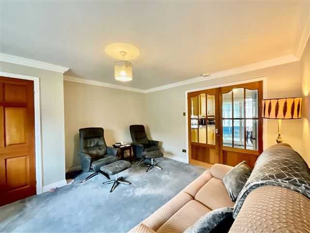 Property photo 3 of 21 Lounge