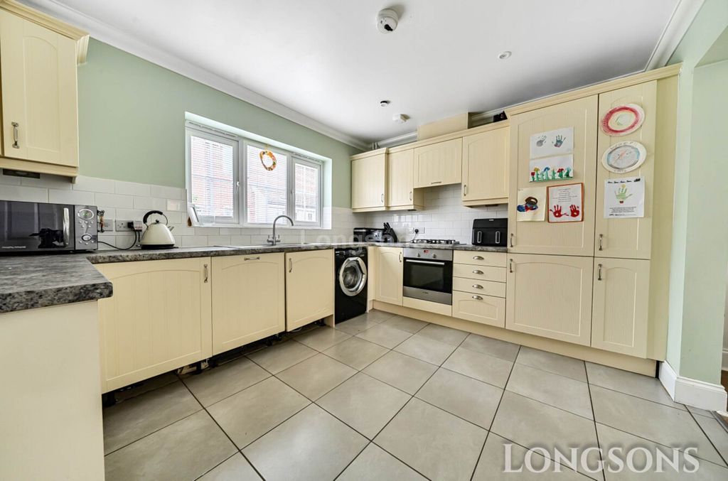Property photo 3 of 19