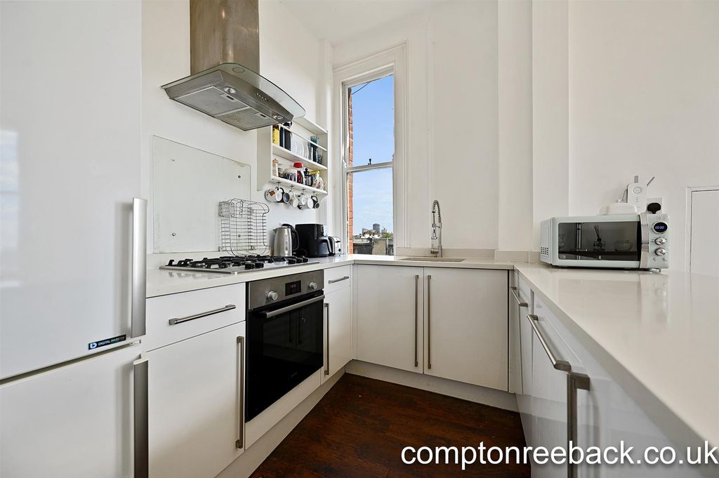 Property photo 2 of 10 Kitchen