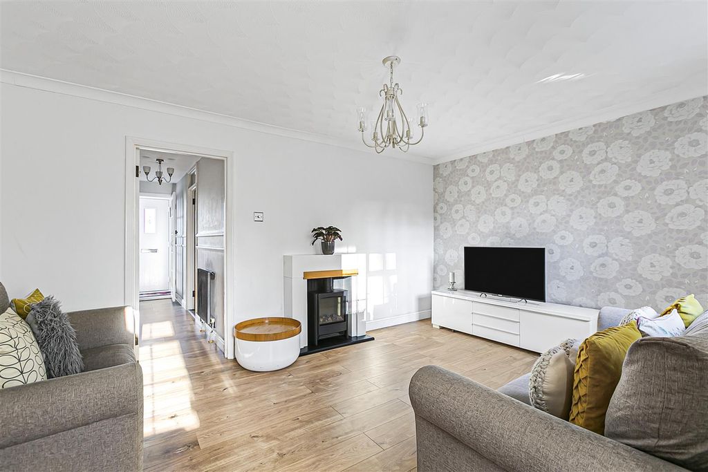 Property photo 3 of 17 11_68521.Jpg