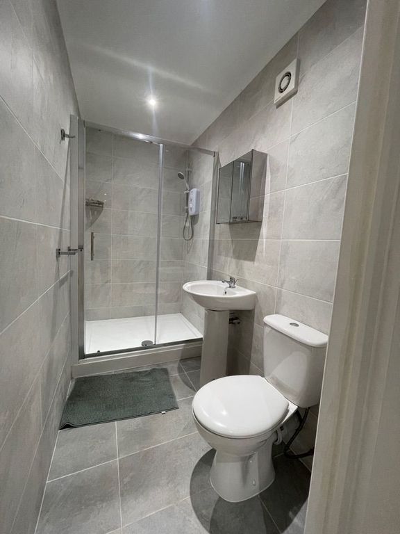 Property photo 2 of 6 Bathroom