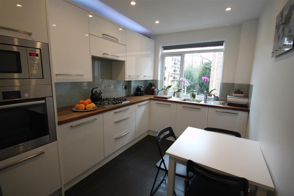 Property photo 2 of 6 Kitchen