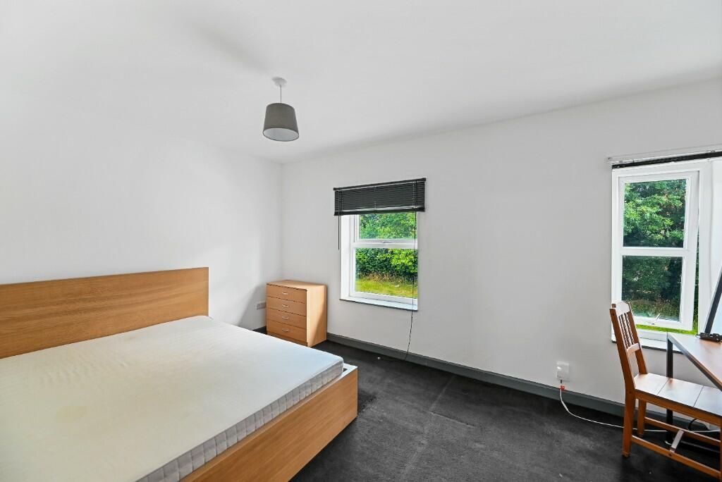 Property photo 1 of 14 Bright And Spacious Master Bedroom Featuring A Lar...