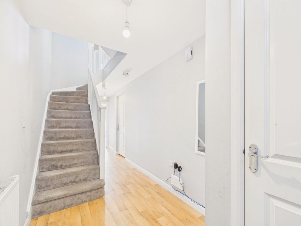 Property photo 3 of 13 5563274