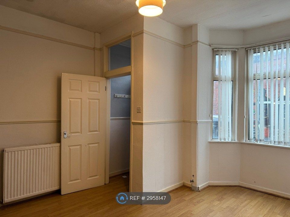 Property photo 1 of 12 Lounge