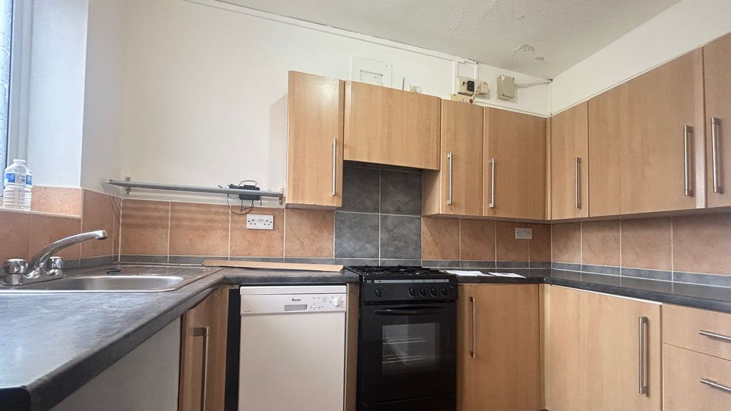 Property photo 2 of 6 Kitchen
