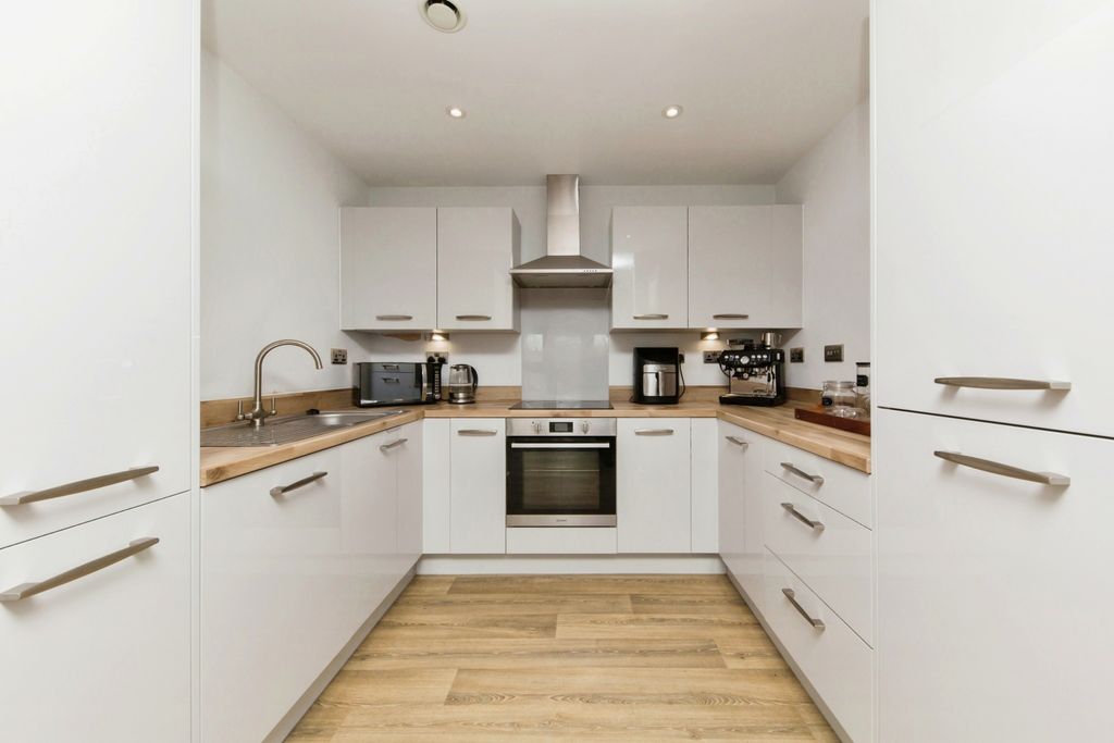 Property photo 3 of 17 Kitchen