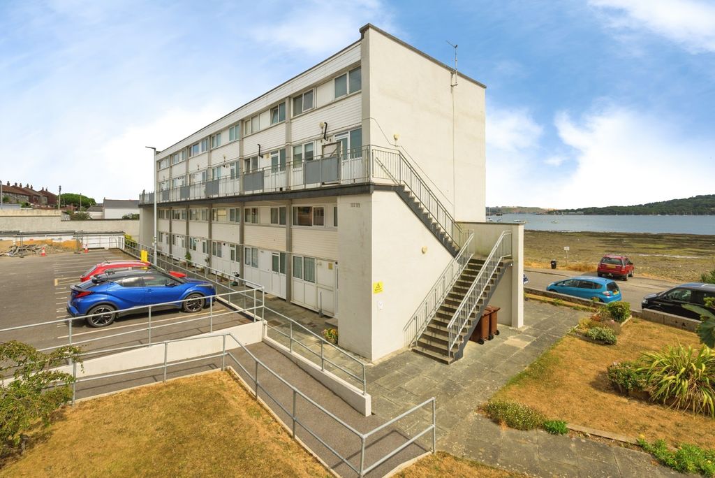 Property photo 1 of 18 Marine Court