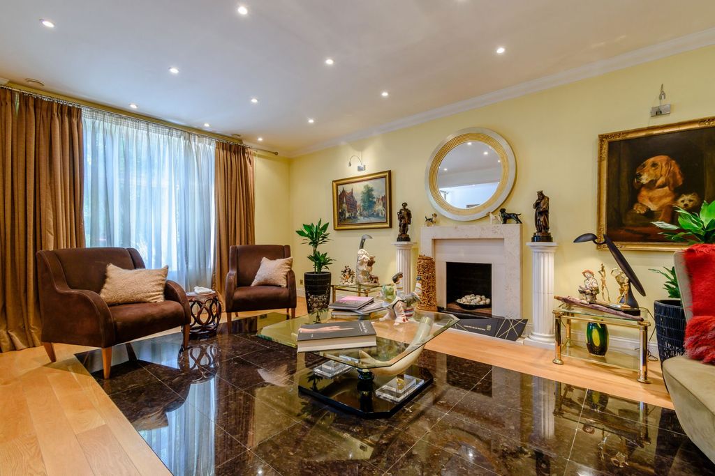 Property photo 3 of 18