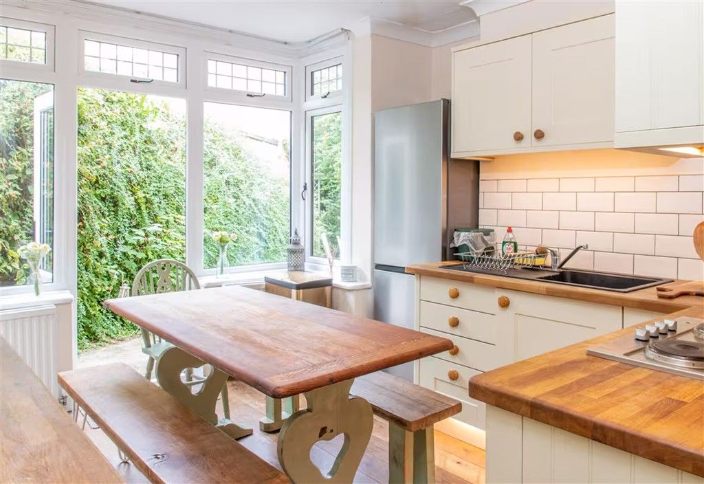 Property photo 3 of 9 Kitchen