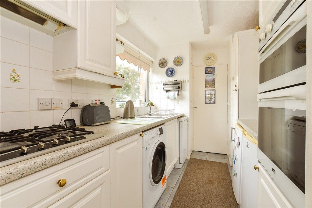 Property photo 3 of 17 Kitchen