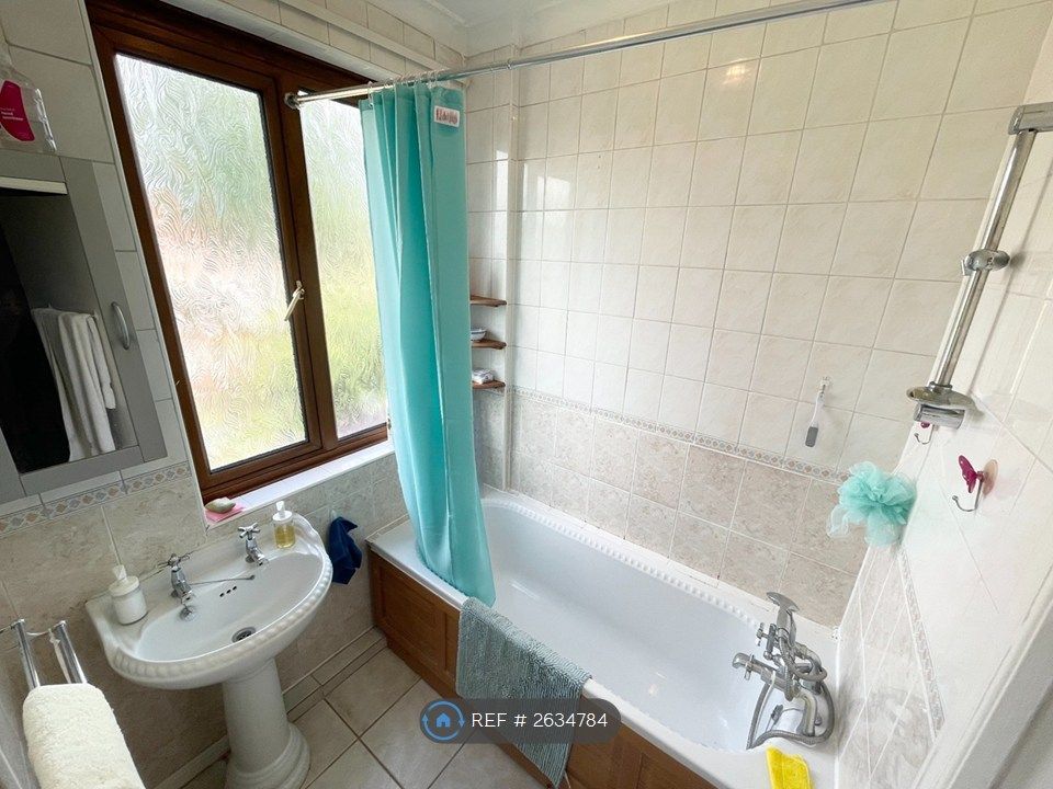 Property photo 3 of 6 Shared Bathroom
