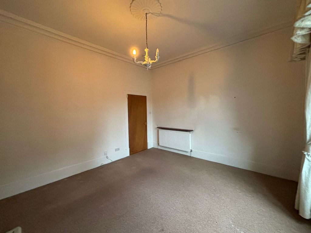 Property photo 2 of 27