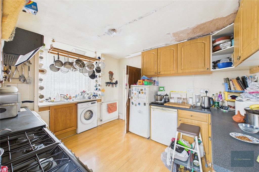 Property photo 2 of 16 Picture No. 11