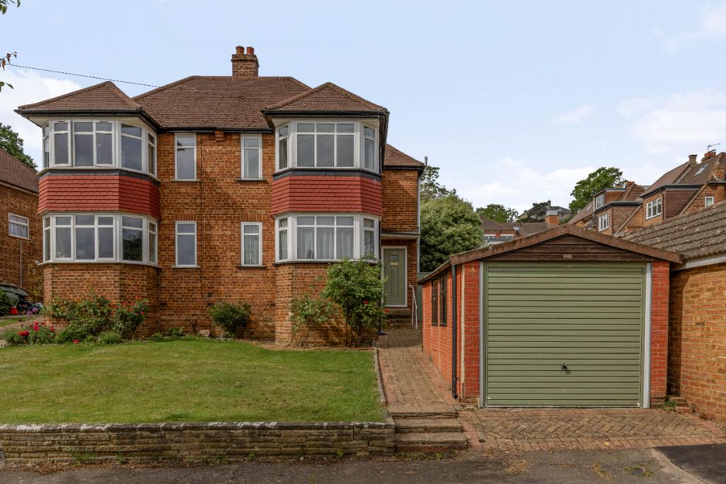Property photo 1 of 14 16 Sunset Gardens, Se25 - 14