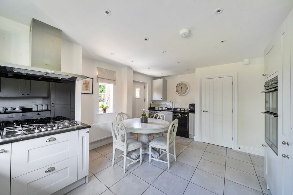 Property photo 3 of 23 148268916A3Bc2B1807B4