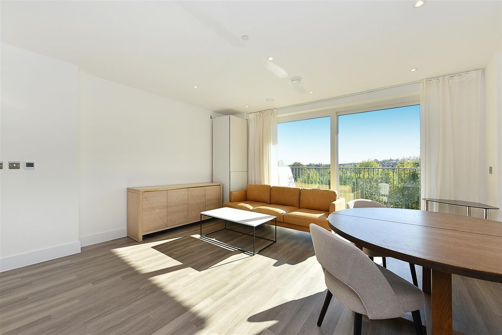 Property photo 3 of 7 6 Darmera House (8).Jpg