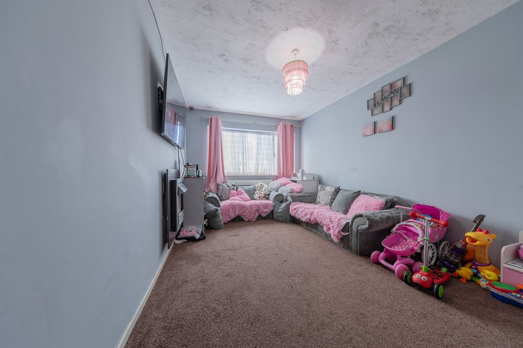 Property photo 2 of 28