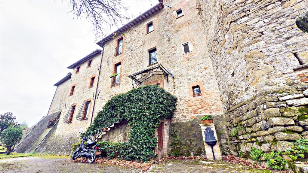 Property photo 1 of 43 In The Historic Village Of Villa Pitignano – Prestigious 3-Story Loft Of 300 Sqm, Fully Renovated With Independent Entrance